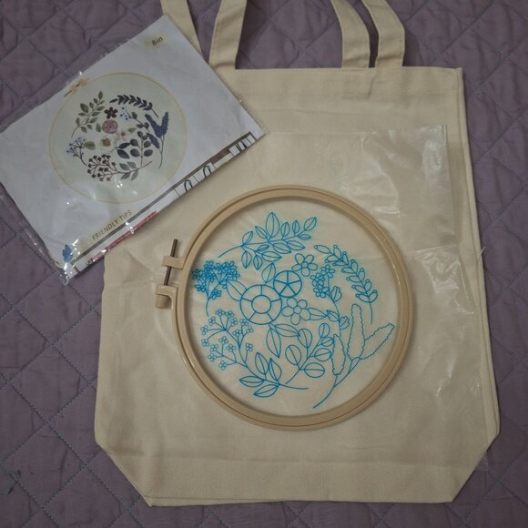 DIY Embroidery Kit With Floral Pattern For Tote Bag Hoop Flowers Canvas Kit Gift - Picture 1 of 5